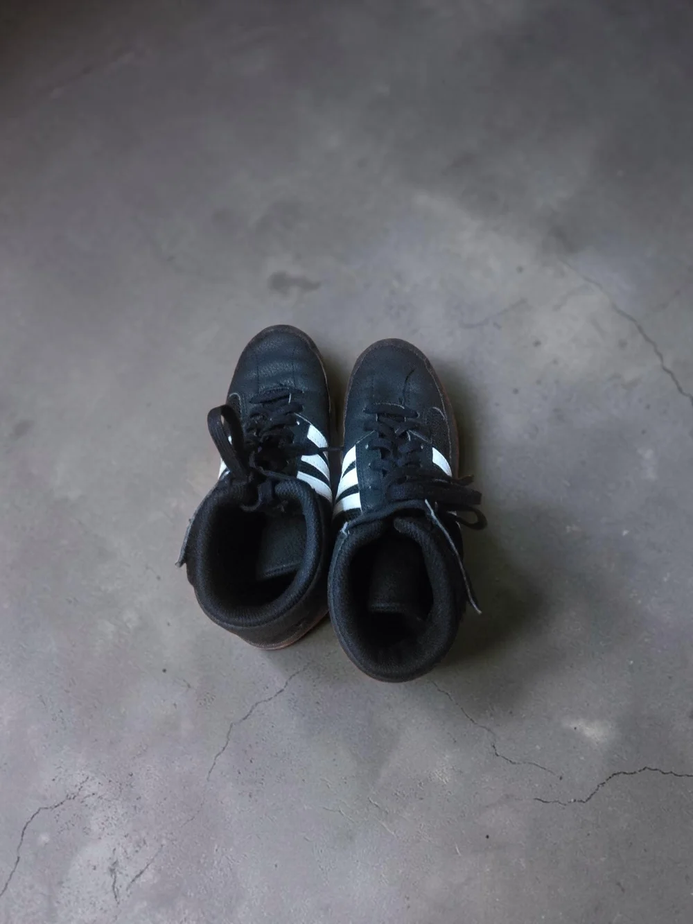 Adidas Men's Wrestling Shoes with White Stripes Size 5 1/2